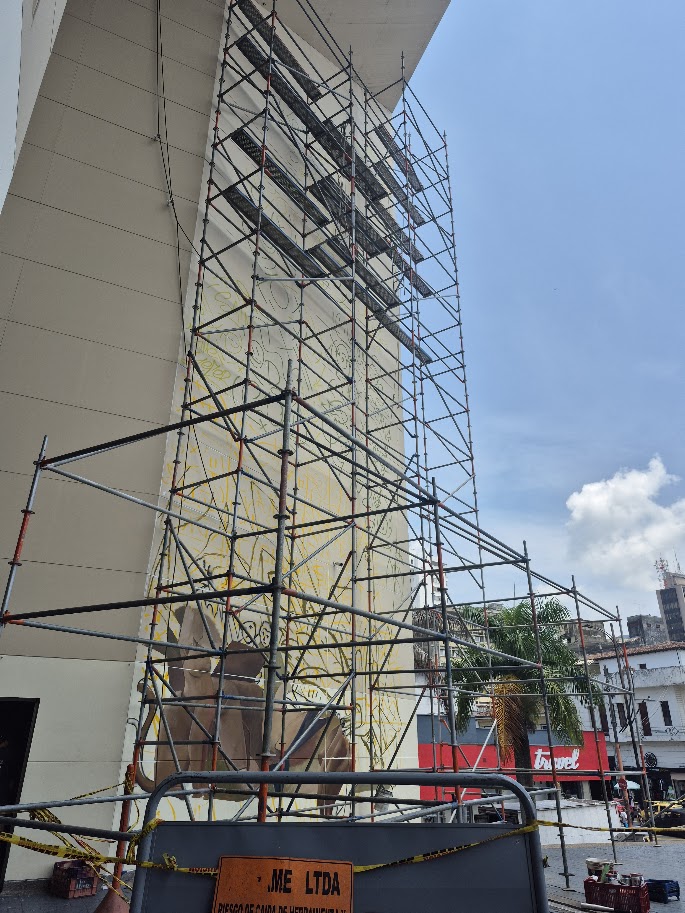 Sistema de andamiaje certificado instalado en edificio
